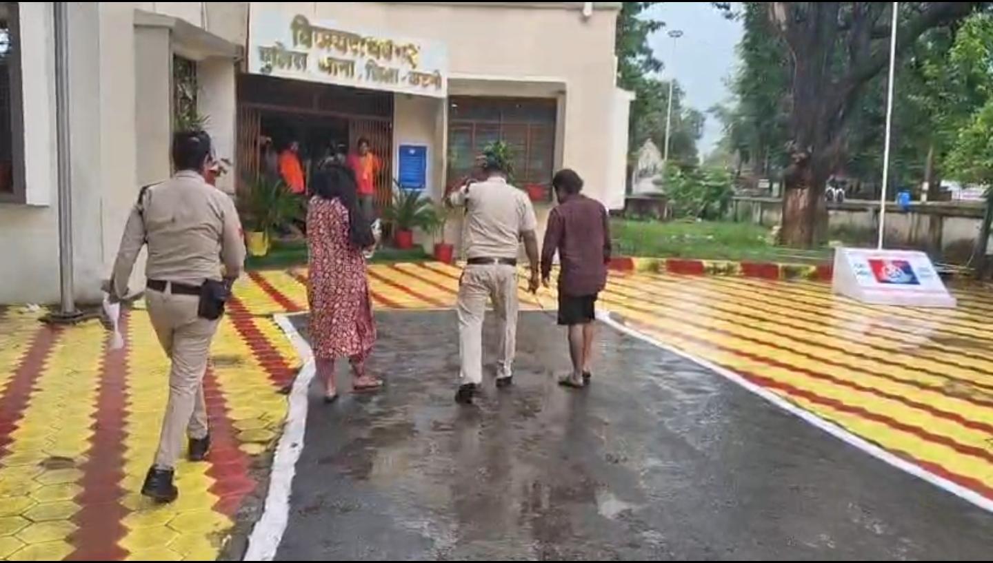खाकी का चक्रव्यूह: आस्था पर डाका डालने वाला ‘बंटी-बबली’ गिरोह दबोचा, 12 लाख के जेवरात व कार जब्त